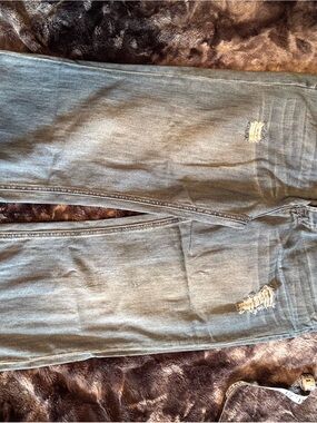 Women’s Light Blue Distressed Ankle Jeans
